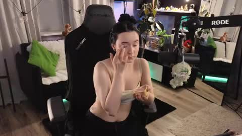 Snapshot of kiralilime chatting on April 8, 7:47 pm Kira online show from April 8, 7:47 pm