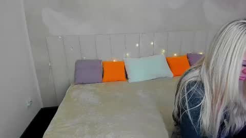 Kira online show from March 6, 2:30 am