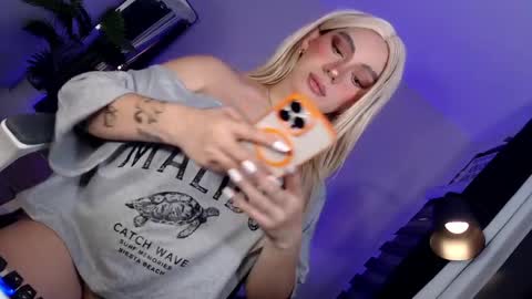 Its your girl KIRA online show from May 28, 2:20 am
