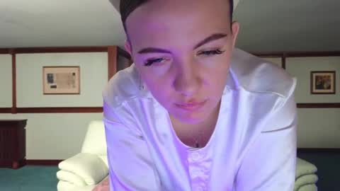 Snapshot of kirarustle chatting on December 5, 2:31 am Kira online show from December 5, 2:31 am