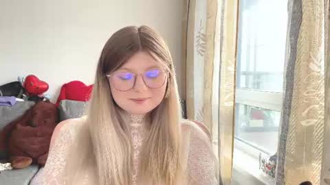 KiraYume online show from June 4, 1:33 am