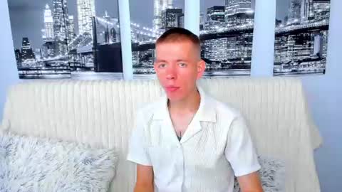 Snapshot of kireev_ chatting on August 6, 8:05 am online show from August 6, 8:05 am