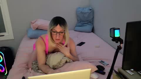 Snapshot of kirkcammerman1 chatting on January 5, 7:17 am Onya online show from January 5, 7:17 am