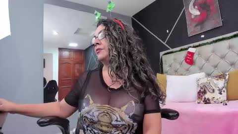 kriss online show from December 2, 8:37 pm