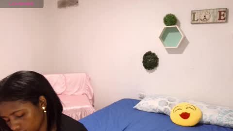 Snapshot of kiss_violet chatting on December 17, 2:12 am Violet online show from December 17, 2:12 am