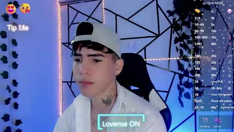 kiss_whitee online show from June 4, 5:02 am