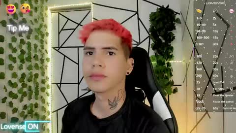 kiss_whitee online show from June 5, 7:58 am