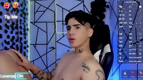 kiss_whitee online show from June 13, 1:58 am