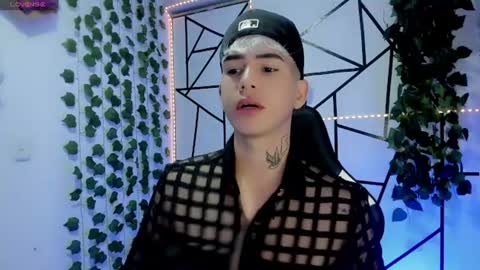 kiss_whitee online show from July 8, 8:41 am