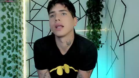 kiss_whitee online show from August 5, 12:57 am