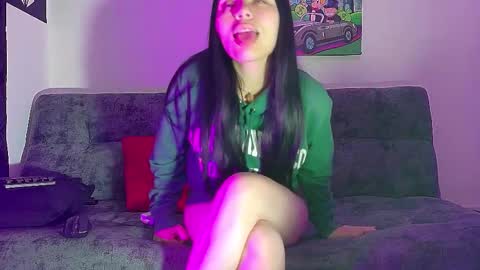 Snapshot of kissandplayxx chatting on November 8, 8:25 am kissandplayxx online show from November 8, 8:25 am