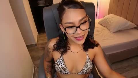Snapshot of kisscocoaxo chatting on April 5, 4:42 am cocoa online show from April 5, 4:42 am