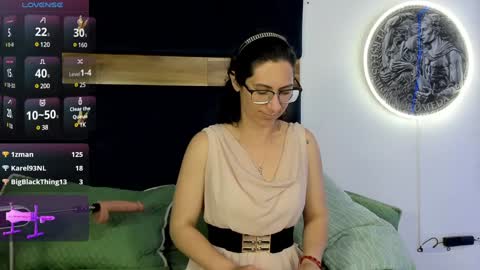 Kissing Company online show from February 4, 7:18 am