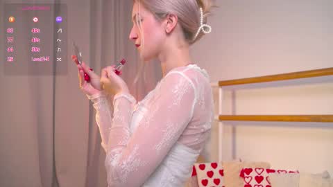 Snapshot of kisskiss_muah chatting on September 26, 2:21 pm Kate  online show from September 26, 2:21 pm