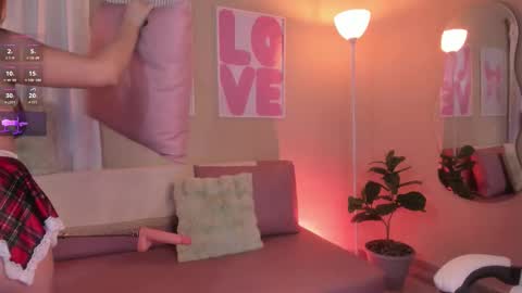 Snapshot of kissme_cutie chatting on November 14, 7:45 pm Call me Nicolle online show from November 14, 7:45 pm