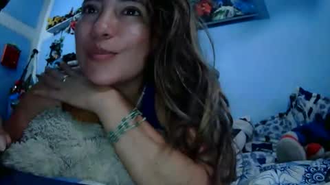 Snapshot of kissmelovejummy chatting on October 23, 11:42 am Erika paul online show from October 23, 11:42 am