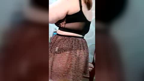 Snapshot of kissmycurvesxo chatting on June 26, 9:25 am Goddess online show from June 26, 9:25 am