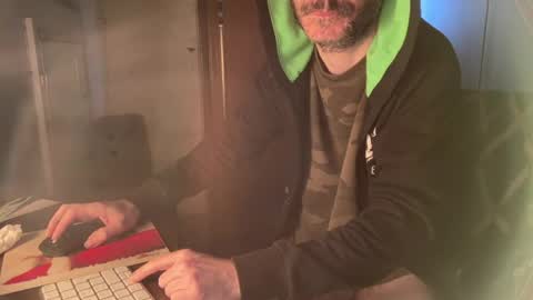 kissofbanned1983 online show from April 25, 8:50 am