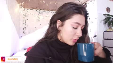 Snapshot of kisstarxxx chatting on November 7, 7:47 pm Helena and Brad online show from November 7, 7:47 pm