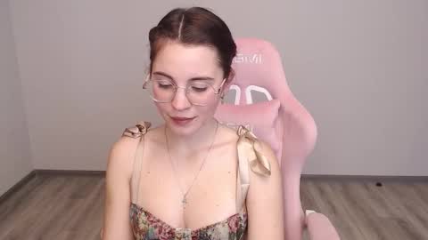 Vikki Rose online show from October 14, 2:18 pm
