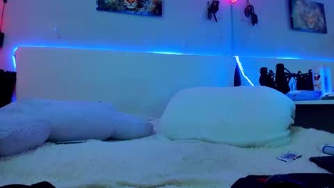 kat online show from December 2, 6:21 pm