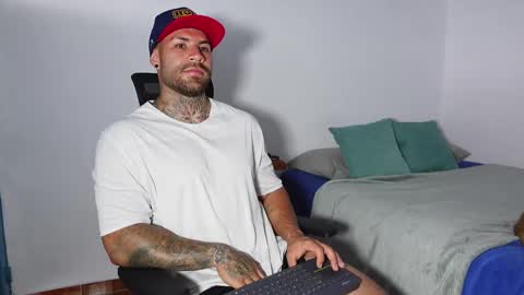 kite__ online show from February 3, 10:11 pm