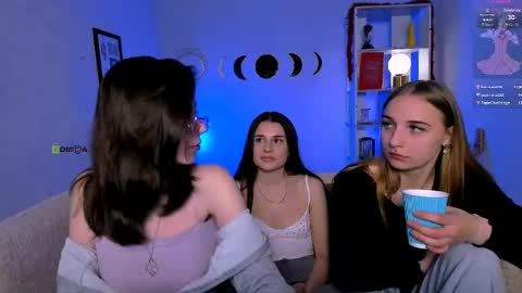 kitniss online show from May 2, 7:08 pm