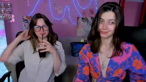 Snapshot of kitniss_dreamy chatting on June 11, 2:53 am kitniss online show from June 11, 2:53 am