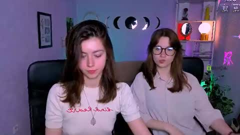 Snapshot of kitniss_dreamy chatting on June 14, 7:16 pm kitniss online show from June 14, 7:16 pm