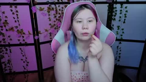 Snapshot of kitsune_little chatting on May 31, 12:34 pm kitsune_little online show from May 31, 12:34 pm