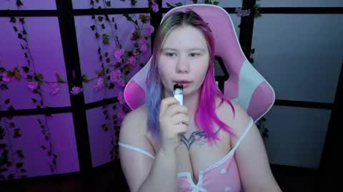 Snapshot of kitsune_little chatting on June 3, 10:04 pm kitsune_little online show from June 3, 10:04 pm