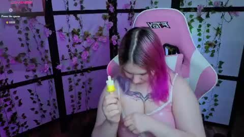 Snapshot of kitsune_little chatting on June 9, 7:25 pm kitsune_little online show from June 9, 7:25 pm