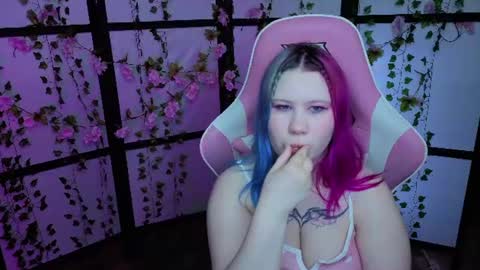 Snapshot of kitsune_little chatting on June 10, 11:13 pm kitsune_little online show from June 10, 11:13 pm