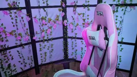 Snapshot of kitsune_little chatting on June 11, 12:32 am kitsune_little online show from June 11, 12:32 am