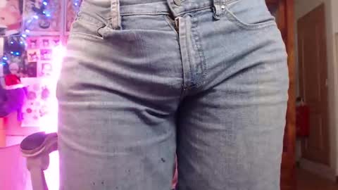 Snapshot of kitsunearineko chatting on December 3, 2:47 am Ari Keimiwrights online show from December 3, 2:47 am