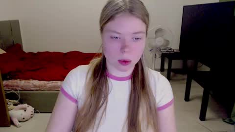 Snapshot of kitten_jenny01 chatting on January 15, 1:41 pm Jennyblonde and Emmabrunette online show from January 15, 1:41 pm