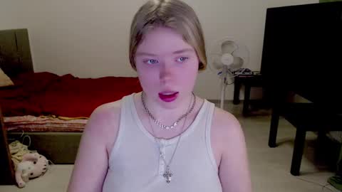 Snapshot of kitten_jenny01 chatting on January 28, 5:14 pm Jennyblonde and Emmabrunette online show from January 28, 5:14 pm