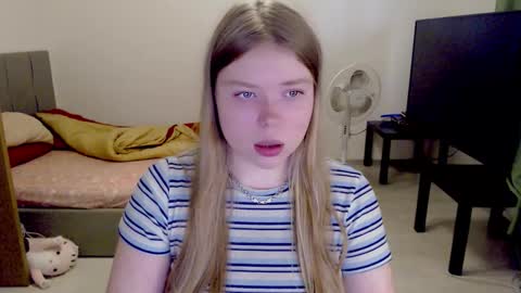 Snapshot of kitten_jenny01 chatting on October 14, 12:50 pm Jennyblonde and Emmabrunette online show from October 14, 12:50 pm