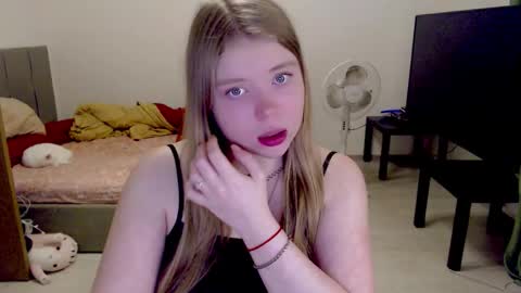Snapshot of kitten_jenny01 chatting on October 25, 1:40 pm Jennyblonde and Emmabrunette online show from October 25, 1:40 pm