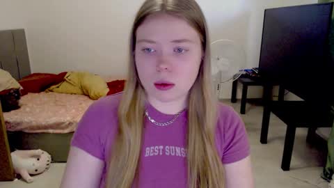 Snapshot of kitten_jenny01 chatting on January 10, 10:39 am Jennyblonde and Emmabrunette online show from January 10, 10:39 am