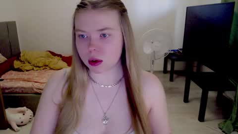 Snapshot of kitten_jenny01 chatting on January 14, 10:10 am Jennyblonde and Emmabrunette online show from January 14, 10:10 am