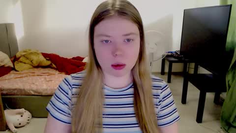 Snapshot of kitten_jenny01 chatting on January 17, 10:53 am Jennyblonde and Emmabrunette online show from January 17, 10:53 am