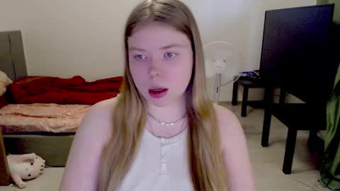 Snapshot of kitten_jenny01 chatting on January 18, 11:36 am Jennyblonde and Emmabrunette online show from January 18, 11:36 am