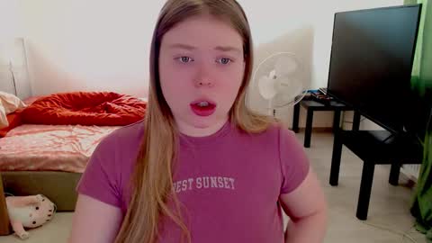 Snapshot of kitten_jenny01 chatting on February 1, 11:20 am Jennyblonde and Emmabrunette online show from February 1, 11:20 am