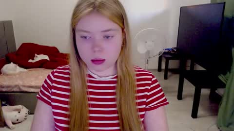Snapshot of kitten_jenny01 chatting on February 5, 2:11 pm Jennyblonde and Emmabrunette online show from February 5, 2:11 pm