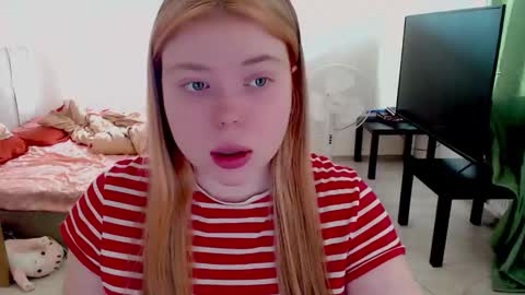 Snapshot of kitten_jenny01 chatting on February 6, 11:13 am Jennyblonde and Emmabrunette online show from February 6, 11:13 am