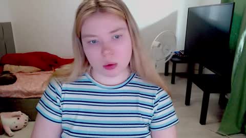 Snapshot of kitten_jenny01 chatting on February 24, 1:09 pm Jennyblonde and Emmabrunette online show from February 24, 1:09 pm