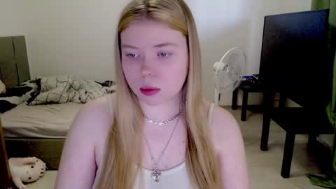Snapshot of kitten_jenny01 chatting on March 2, 12:23 pm Jennyblonde and Emmabrunette online show from March 2, 12:23 pm