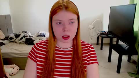 Snapshot of kitten_jenny01 chatting on March 4, 10:21 am Jennyblonde and Emmabrunette online show from March 4, 10:21 am