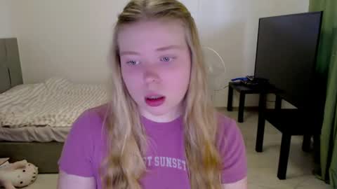 Snapshot of kitten_jenny01 chatting on July 21, 3:14 pm Jennyblonde and Emmabrunette online show from July 21, 3:14 pm